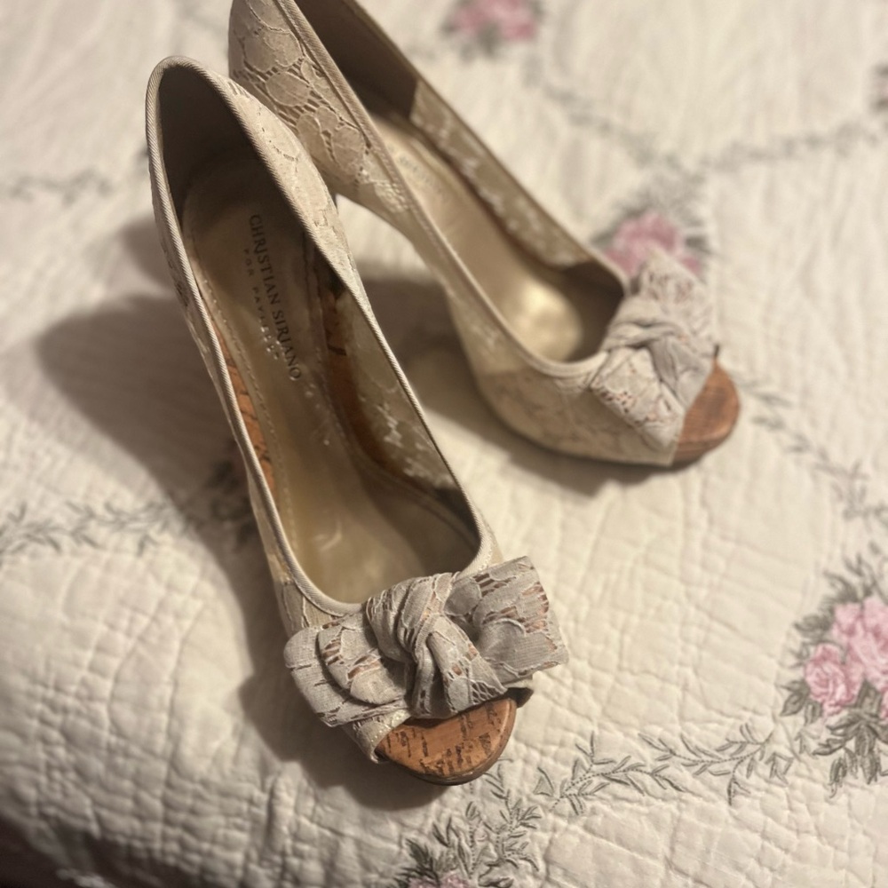 Christian Siriano Beige Lace Bow Heels